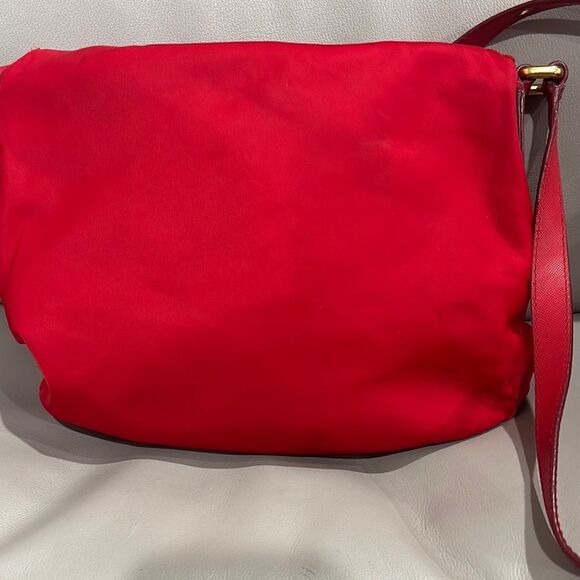 Marc By Marc Jacobs Natasha Red Shoulder Bag with Gold Accents - Picture 2 of 6